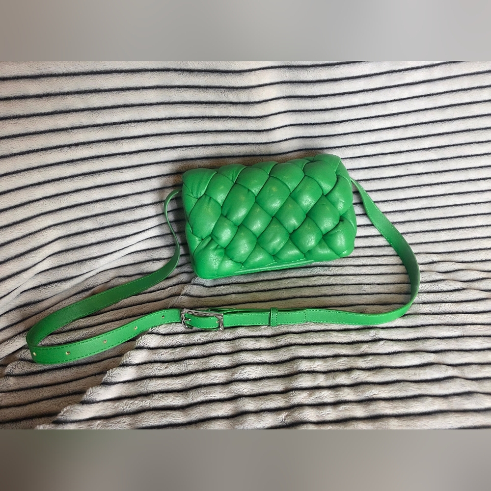 JW PEI Maze Crossbody Bag Grass Green - Picture 12 of 12